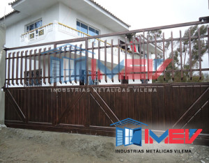 puertas-de-garaje-paneladas-industrias-metalicas-vilema-riobamba-ecuador-21